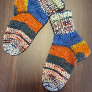 Socken handgestrickt, handgestrickte Socken, Kindersocken, Größe 22/23 Socken zum Übergang, kuschelige Wollsocken,  Hand Bild 3