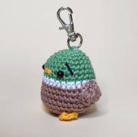 Süße gehäkelte Ente Schlüsselanhänger “Egon”, Amigurumi, gehäkeltes Tier, Glücksbringer, Natur, Vogel Bild 3