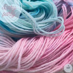 Luxuriöse Sockenwolle 4-fädig mit Schurwolle und Seide in Pastellfarben zum Stricken oder Häkeln - 425m/100g - Babyparty Bild 3