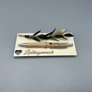 Kugelschreiber personalisiert mit Gravur aus Holz Geschenk mit Trockenblumen Bild 6