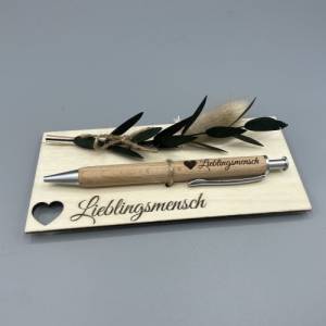 Kugelschreiber personalisiert mit Gravur aus Holz Geschenk mit Trockenblumen Bild 9