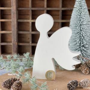 Weißer Weihnachtsengel aus Keramikgießmasse, Engel seitlich als weihnachtliche Dekoration Bild 8