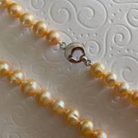 Gelbe Perlenkette 44 cm lang mit Si925–Verschluss, geknüpft, Zuchtperlencollier, Geschenk Frau, Handarbeit aus Bayern Bild 5