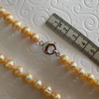 Gelbe Perlenkette 44 cm lang mit Si925–Verschluss, geknüpft, Zuchtperlencollier, Geschenk Frau, Handarbeit aus Bayern Bild 8
