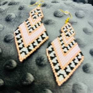 Ohrringe „Pink Zebra“, aus Perlen gewebt, schwarz, weiß, rosa, rosegold, Statement Ohrringe, Ohrring auffällig, Geschenk Bild 1