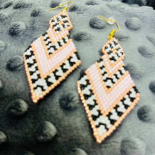 Ohrringe „Pink Zebra“, aus Perlen gewebt, schwarz, weiß, rosa, rosegold, Statement Ohrringe, Ohrring auffällig, Geschenk