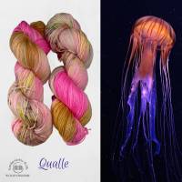 QUALLE - Handgefärbte Sockenwolle im Strang /100g Bild 1