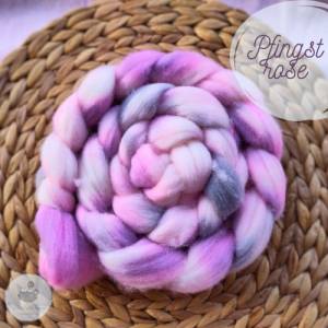 Handgefärbter Kammzug aus weicher Polwarth-Schurwolle in floral-sanften violetten Farbtönen zum Handspinnen oder Filzen Bild 6