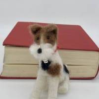 Lesezeichen Foxterrier - bewacht das Buch seiner Besitzer, witziges Lesezeichen für Hundefreunde Bild 1