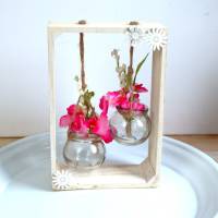 Tischgesteck, Fensterdeko, Rahmen mit dekorierter Vase, Blumengesteck Bild 3