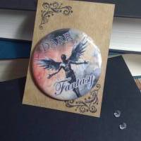 Ein wunderschöner bookish Button / Badge / Anstecker 58mm Durchmesser Dark Fantasy Bild 1