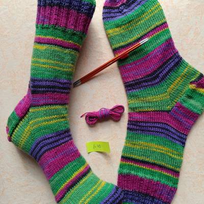 Wollsocken, handgestrickte Socken, Gr 43, handgefärbte, gestrickte Socken, grün-lila-bunt