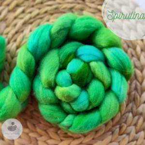 Handgefärbter Kammzug aus extrafeiner Merinowolle in strahlend-frischem Grün und Türkis zum Spinnen oder Filzen Bild 1