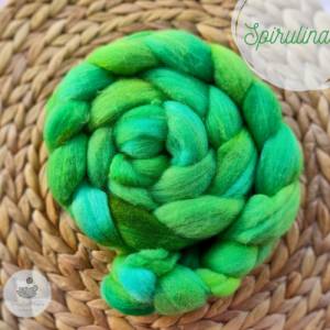Handgefärbter Kammzug aus extrafeiner Merinowolle in strahlend-frischem Grün und Türkis zum Spinnen oder Filzen Bild 4
