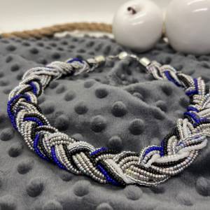Statement Halskette "Cool Silvers", geflochten, Rocailles Perlen silber, schwarz, weiß, marineblau Bild 3
