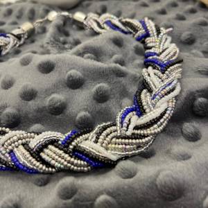 Statement Halskette "Cool Silvers", geflochten, Rocailles Perlen silber, schwarz, weiß, marineblau Bild 4