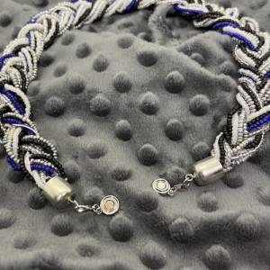 Statement Halskette "Cool Silvers", geflochten, Rocailles Perlen silber, schwarz, weiß, marineblau Bild 6