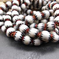 Chevron Perlen aus Java - weiß schwarz rot - ganzer Strang - 62 Glasperlen Bild 2