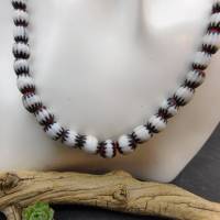 Chevron Perlen aus Java - weiß schwarz rot - ganzer Strang - 62 Glasperlen Bild 8