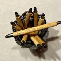 Neuer Tag gleicher Scheiß - Kuli mit Spruch, lustiger Kugelschreiber mit Gravur, Bambus - originelle Geschenkidee Bild 1