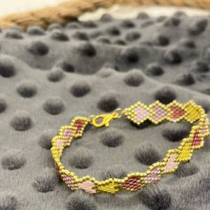 Romantisches Armband „Harlekin Hearts“, kleine Saatperlen in Herzform, in glänzendem Gold und gelb, pink, rot, rosa, Val Bild 6