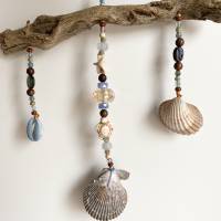 Windspiel „Meeresblau“ - Deko-Anhänger mit Muscheln, Glas-Kristallen, Glasperlen, Abalone-Muschel und Holz blau/braun Bild 3