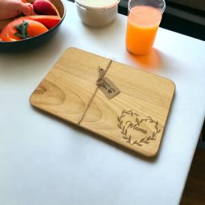 Frühstücksbrett mit individueller Gravur aus Holz Bild 1