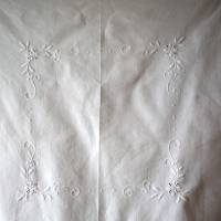weiße Vintage Tischdecke mit Blüten Spitze Bild 2