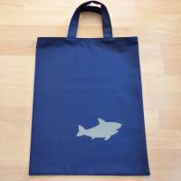 kleiner Stoffbeutel, Kindertasche blau mit Reflektor-Hai, Biobaumwolle, GOTS, Handarbeit Bild 3