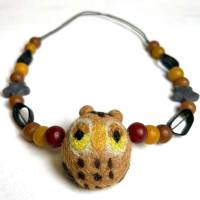 verstellbare Kette mit einer Filz-Eule und verschiedenen Perlen aus Tagua/ Steinnuss, Samen und Sternchen aus Stein Bild 1