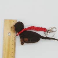 Schlüsselanhänger Dackel braun aus Filz, handgearbeitet, einmaliges Geschenk für Dackel-Besitzer, Taschenanhänger Bild 10
