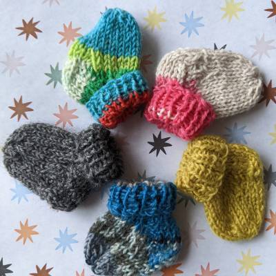 5 Minisocken - Dekosocken farblich sortiert