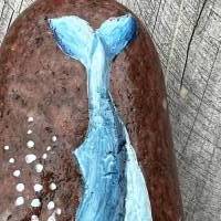 Bemalter Stein Blauwal, ,Blauwal Stein-Kunst, Steinbild Blauwal, Bild auf Stein, Blue Whale Bild 8