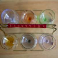 6 farbige Gläser mit Gestell 50er Jahre Bild 5