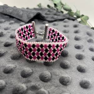 Manchetten-Armband „Crosses“, 2mm Saat Perlen, metallisches Pink, schwarz, weiß, modern, Miyuki, Peyotestitch Bild 8