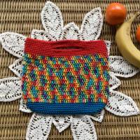 Gehäkelte Kindertasche für Kleinkinder in bunten Farben mit Häkelblüte und Herzchen Bild 2