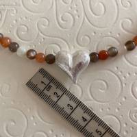 Mondsteinkette bunt mit silbernem Herz, 43 cm lang, Edelsteine orange, braun, creme, Geschenk Mann Frau, Handarbeit Bild 2