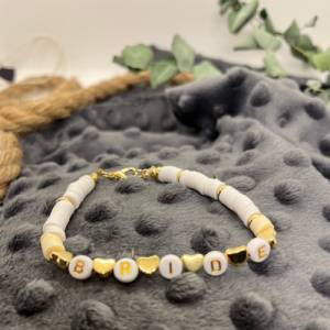 Armband "Bride" oder "Braut" mit Hummerverschluss aus Heishi-Perlen, Fimo, Acryl, in Weiß, mit goldenen Bild 1