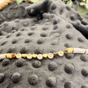 Armband "Bride" oder "Braut" mit Hummerverschluss aus Heishi-Perlen, Fimo, Acryl, in Weiß, mit goldenen Bild 3