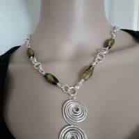 Wunderschöne Halskette mit tollen Böhmischen Glasperlen & großer Doppelspirale Bild 10