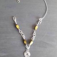 Wunderschöne Halskette mit tollen Böhmischen Glasperlen & großer Doppelspirale Bild 2