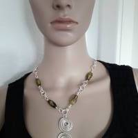 Wunderschöne Halskette mit tollen Böhmischen Glasperlen & großer Doppelspirale Bild 5