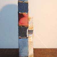Osterdeko JEANS-EI  Collage auf einem Holzei aus Jeans und Metallplättchen im Shabby-Stil bemalt mit Acrylfarben Bild 4