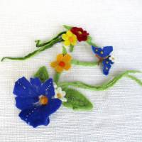 Filzblumengirlande mit Schmetterling und bunten Blumen handgefilzt Bild 6