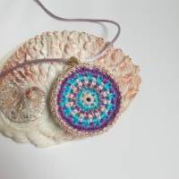 Gute Laune Häkelkette, Textilschmuck, schöne bunte Mandalakette Bild 4