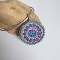 Gute Laune Häkelkette, Textilschmuck, schöne bunte Mandalakette Bild 7