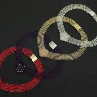 edle Knoten-Colliers gehäkelt aus Draht mit mittig eingearbeitetem Knoten und kleinen Perlen, mit Magnetverschluss Bild 1