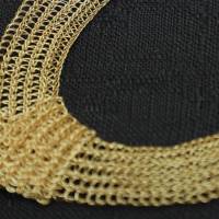 edle Knoten-Colliers gehäkelt aus Draht mit mittig eingearbeitetem Knoten und kleinen Perlen, mit Magnetverschluss Bild 2