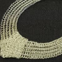 edle Knoten-Colliers gehäkelt aus Draht mit mittig eingearbeitetem Knoten und kleinen Perlen, mit Magnetverschluss Bild 4