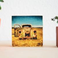 Oldtimerwrack in australischer Wüste, Fotografie auf hochwertiger Multiplex Platte, Einzelstück, handmade Bild 1